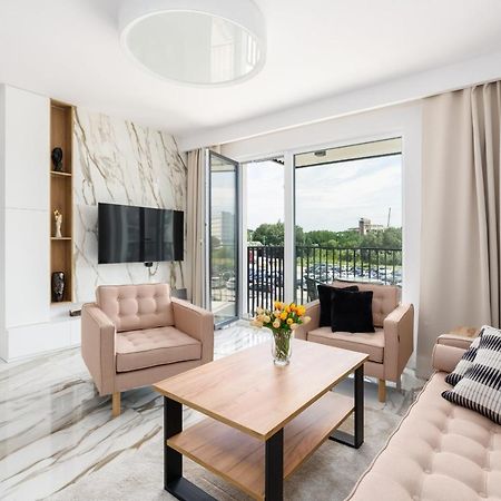 Esencja Apartments With Free Parking Garbary 104 By Noclegi Renters 포즈난 외부 사진