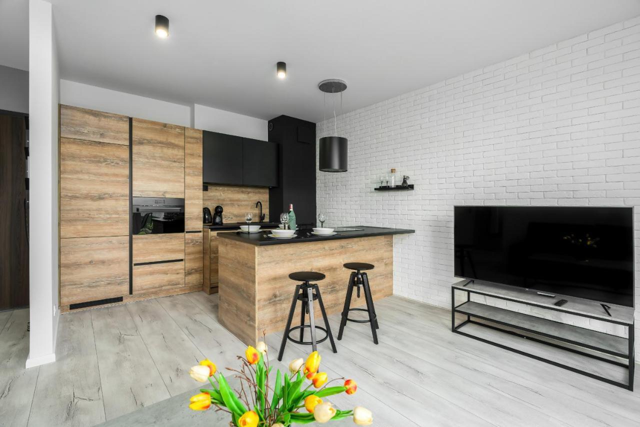 Esencja Apartments With Free Parking Garbary 104 By Noclegi Renters 포즈난 외부 사진