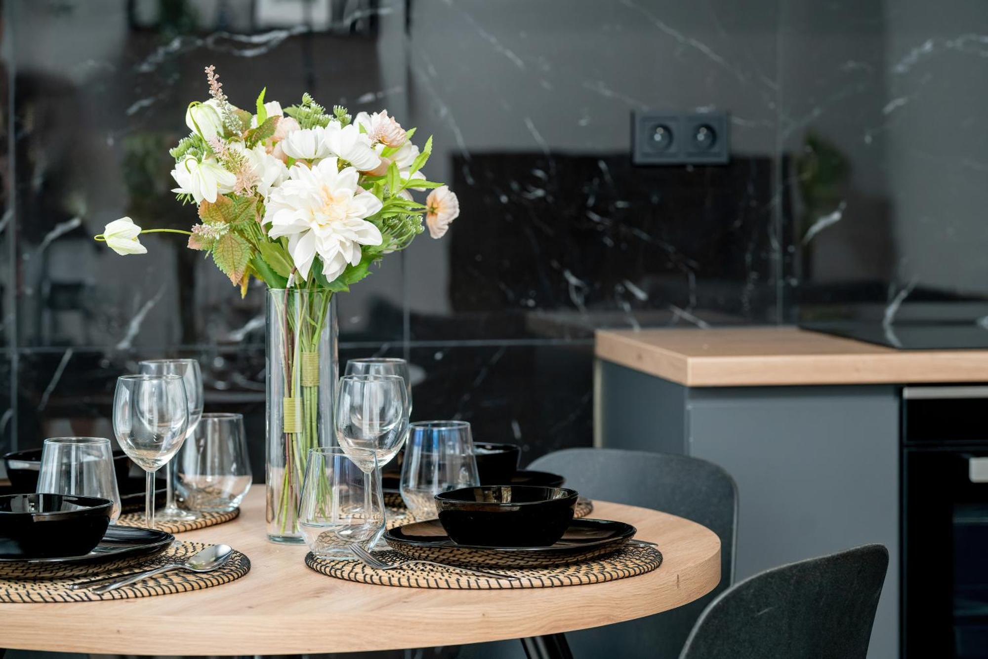 Esencja Apartments With Free Parking Garbary 104 By Noclegi Renters 포즈난 외부 사진